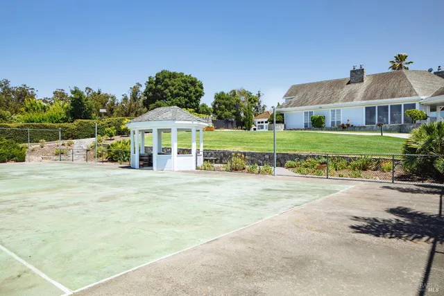 $2,995,000 | 365 Ely Road North, Petaluma, CA 94954