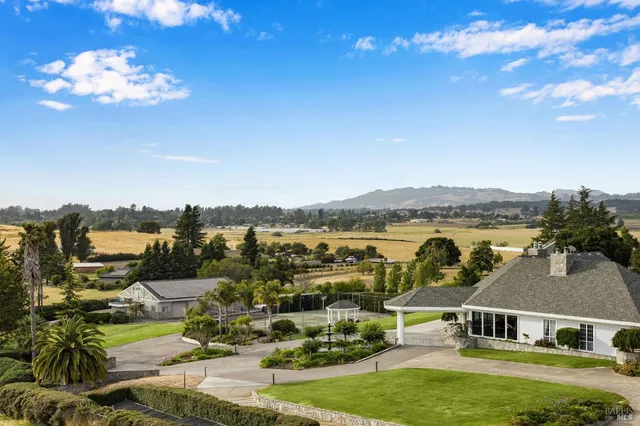 $2,995,000 | 365 Ely Road North, Petaluma, CA 94954