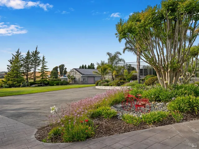 $2,995,000 | 365 Ely Road North, Petaluma, CA 94954