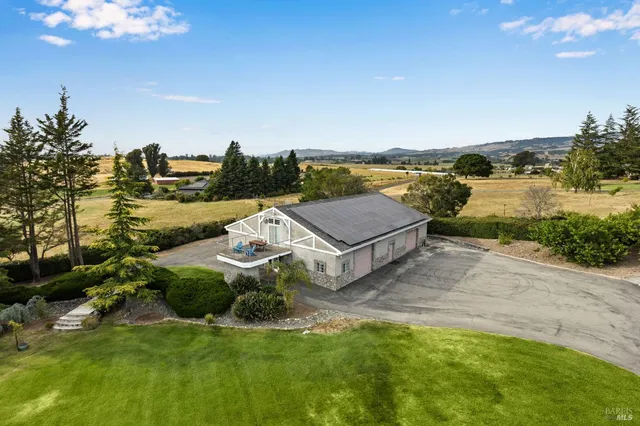 $2,995,000 | 365 Ely Road North, Petaluma, CA 94954