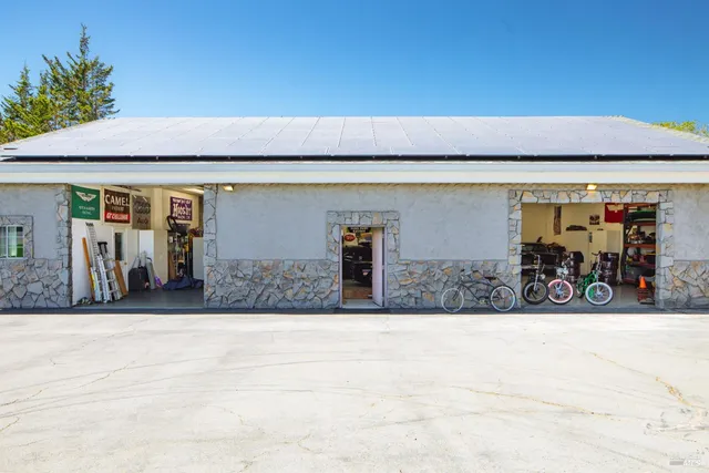 $2,995,000 | 365 Ely Road North, Petaluma, CA 94954