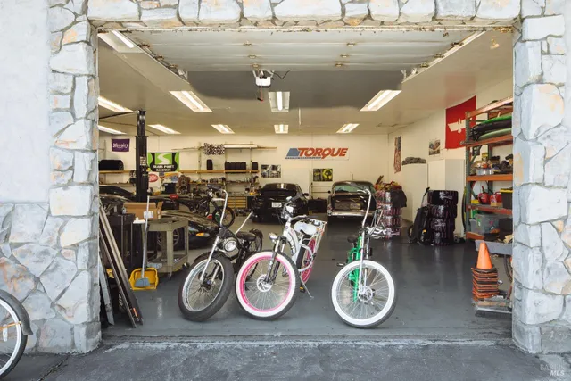 $2,995,000 | 365 Ely Road North, Petaluma, CA 94954