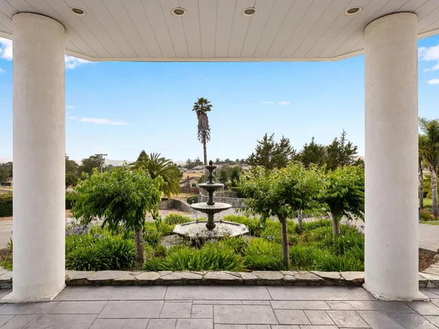 $2,995,000 | 365 Ely Road North, Petaluma, CA 94954