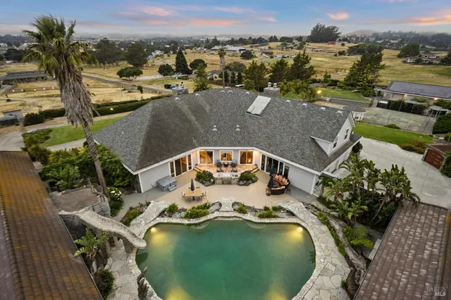 $2,995,000 | 365 Ely Road North, Petaluma, CA 94954