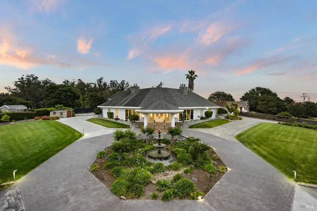 $2,995,000 | 365 Ely Road North, Petaluma, CA 94954