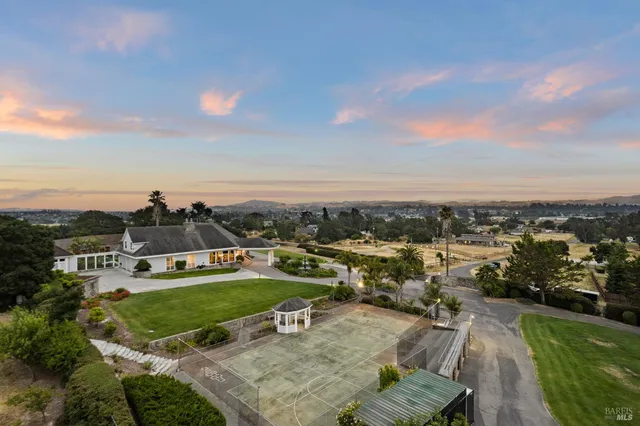 $2,995,000 | 365 Ely Road North, Petaluma, CA 94954