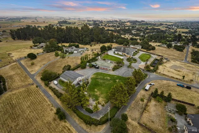 $2,995,000 | 365 Ely Road North, Petaluma, CA 94954