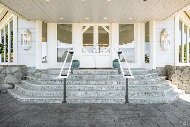 $2,995,000 | 365 Ely Road North, Petaluma, CA 94954