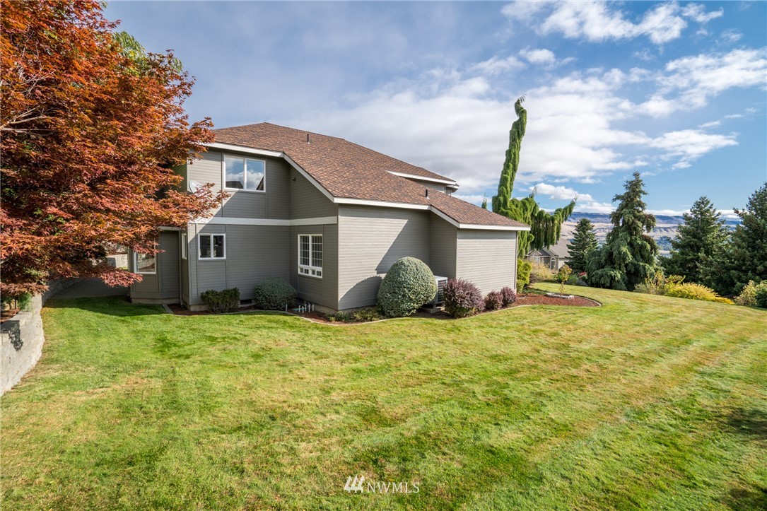 2002 Broadway North Wenatchee, WA 98801 - Photo 2 of 24