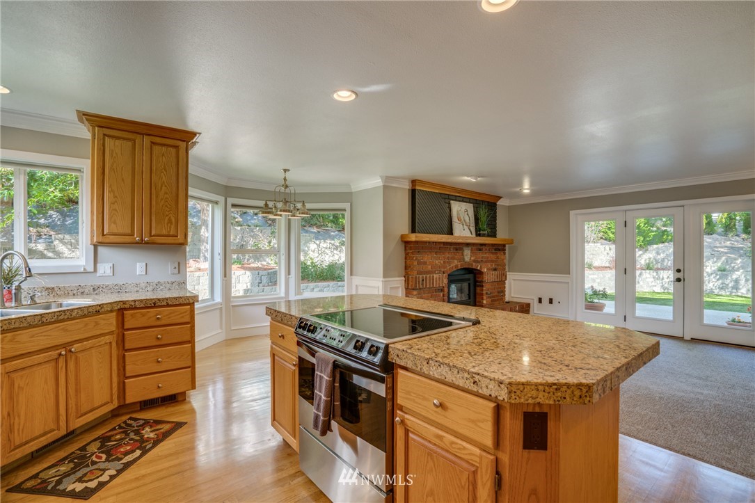 2002 Broadway North Wenatchee, WA 98801 - Photo 3 of 24