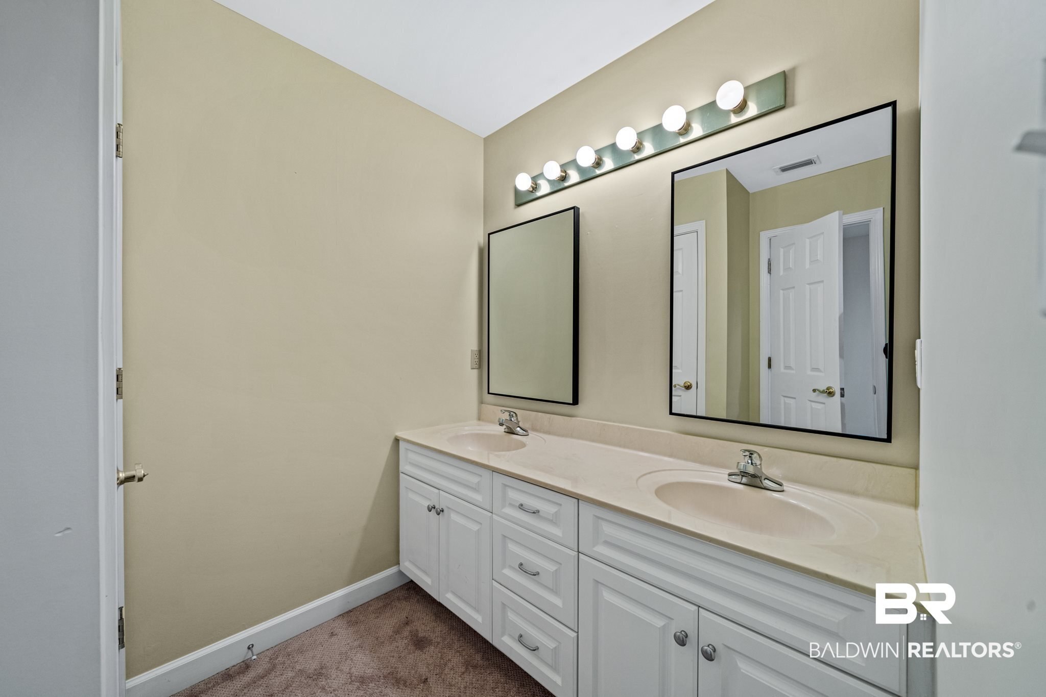 9800 Aspen Circle Daphne, AL 36527 - Photo 29 of 36 Hall Bath