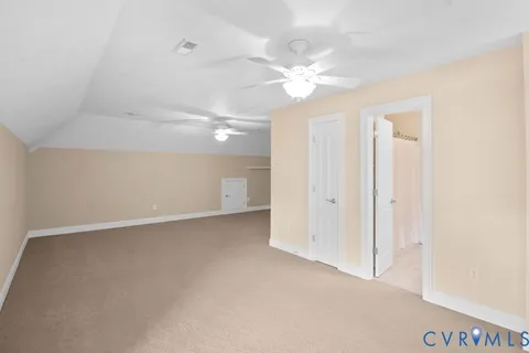 an empty room with fan and a ceiling fan