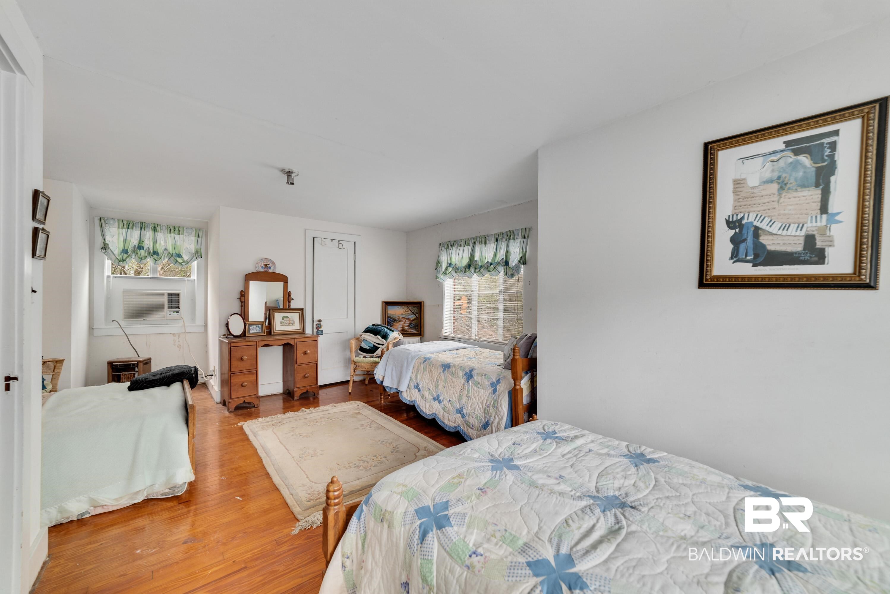 516 West Laurel Avenue Foley, AL 36535 - Photo 28 of 44 Upstairs Bedroom 1
