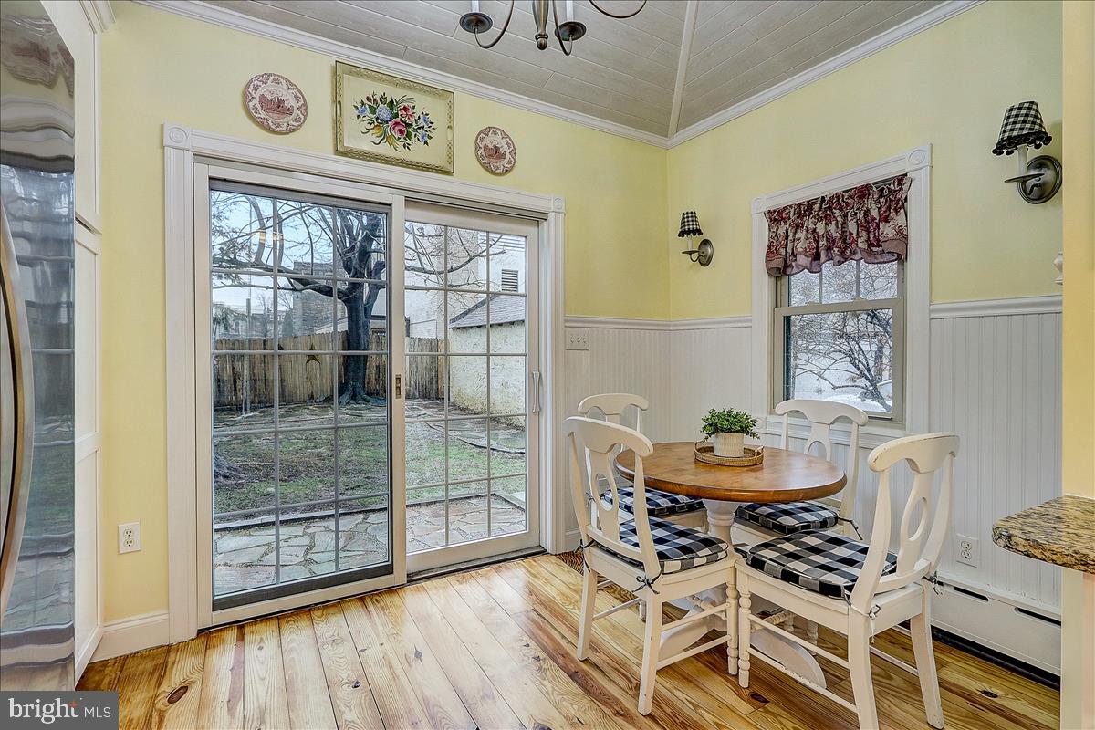 2408 Poplar Road Havertown, PA 19083 - Photo 18 of 34 Cozy Breakfast nook in the kitchen