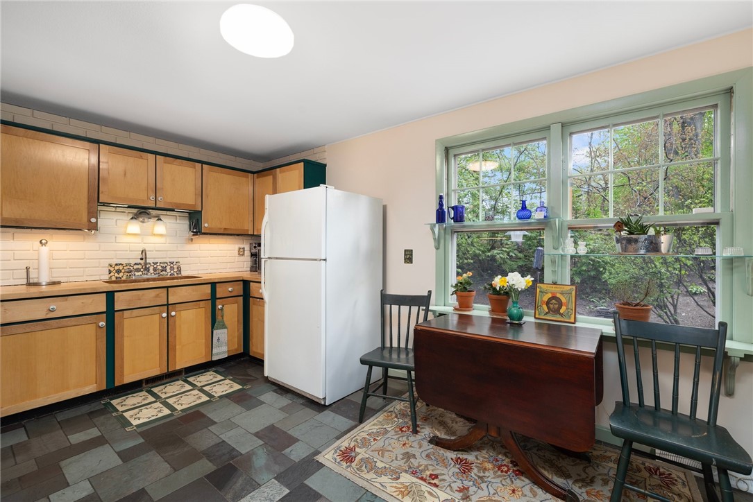 4 Rhodes Street Pawtucket, RI 02860 - Photo 5 of 37 Gallery Image 5