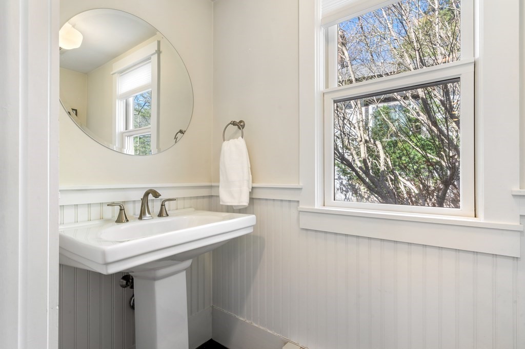 59 Russell Road Wellesley, MA 02482 - Photo 13 of 33