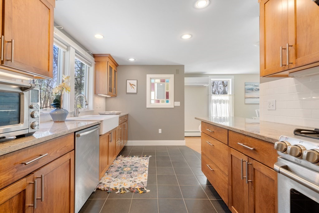 59 Russell Road Wellesley, MA 02482 - Photo 5 of 33