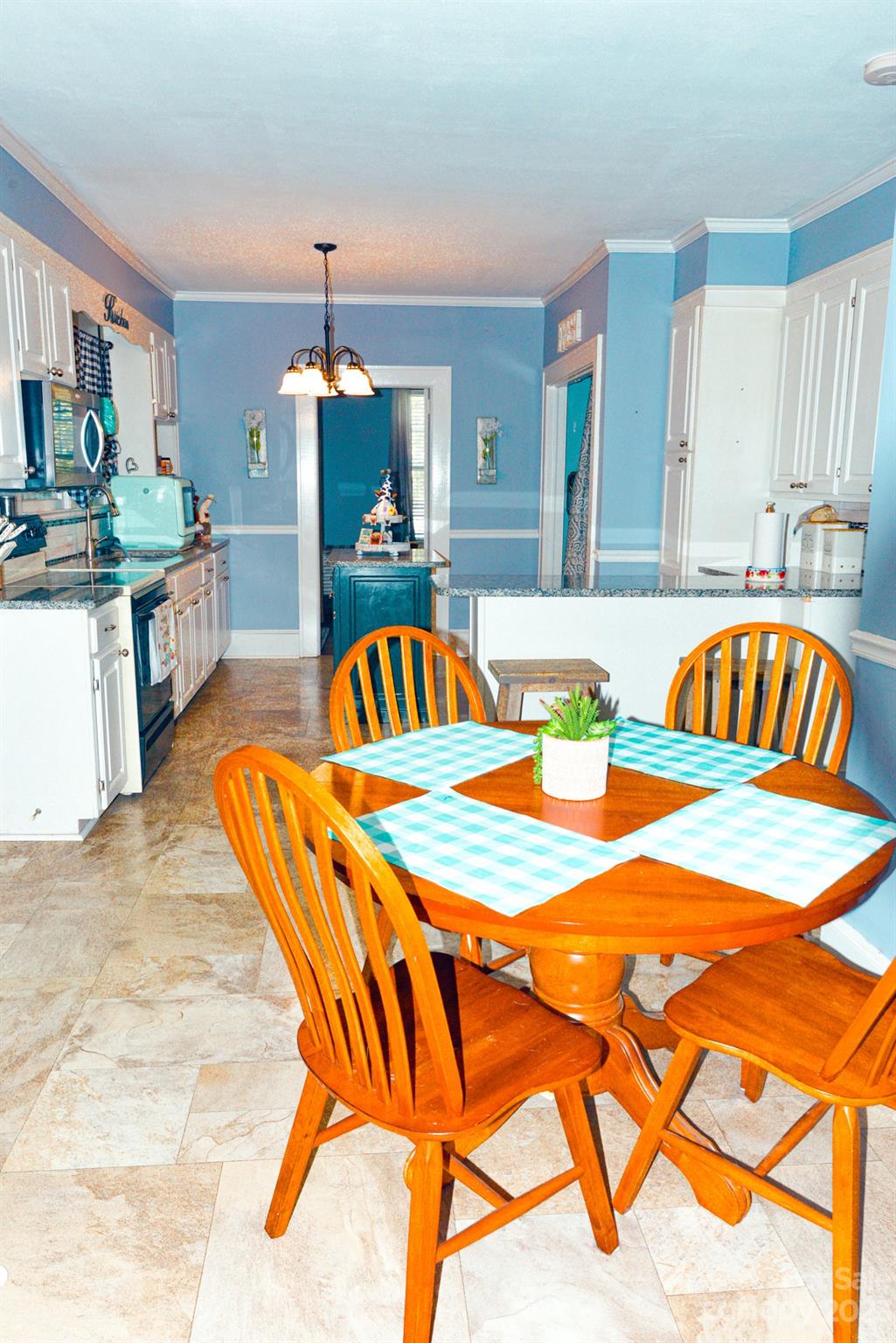 423 North Matson Street Kershaw, SC 29067 - Photo 25 of 33 a dining room with a table chairs and a kitchen view