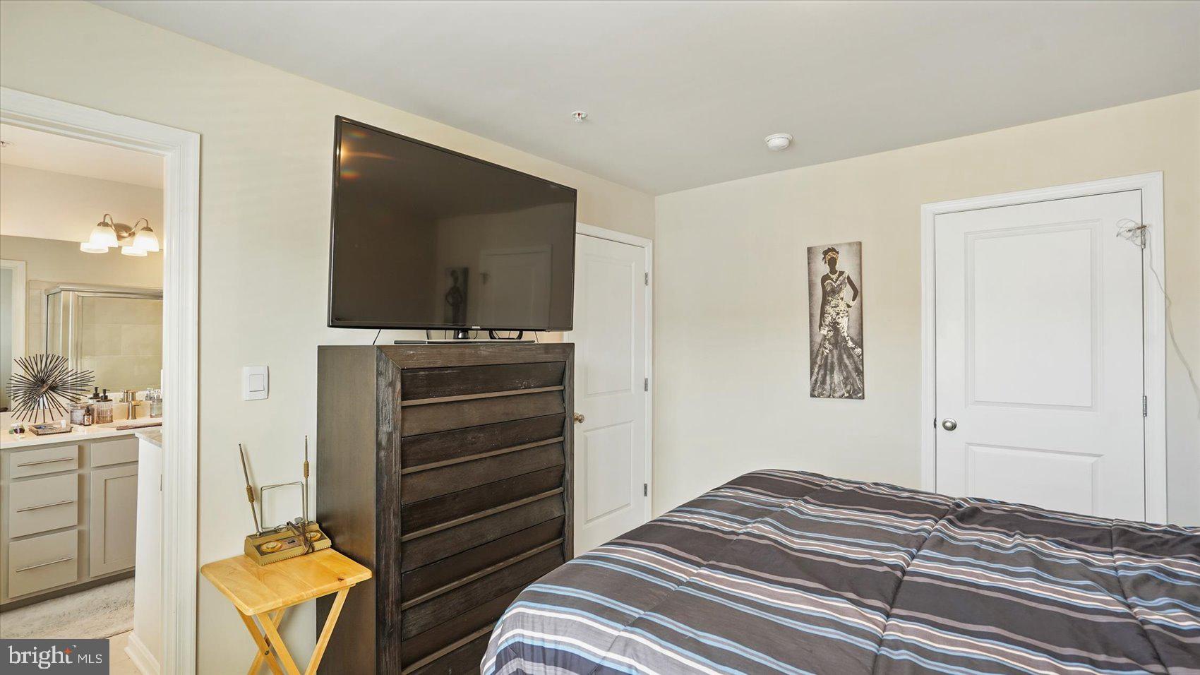 5085 Silver Oak Drive Rosedale, MD 21237 - Photo 33 of 48 a bedroom with a bed and furniture