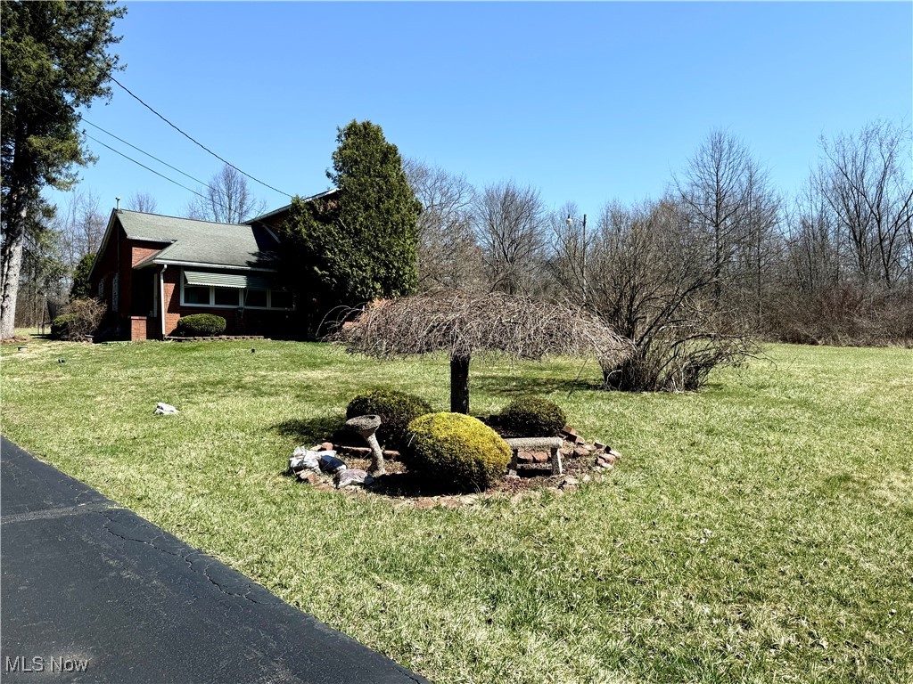 4400 McGuffey Road Lowellville, OH 44436 - Photo 3 of 22