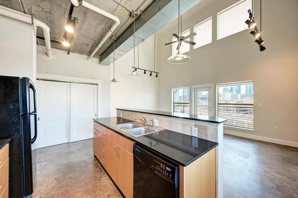 $2,900 | 807 East 14th Street, Unit 306, Austin, TX 78702