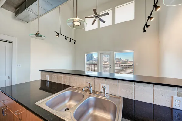 $2,900 | 807 East 14th Street, Unit 306, Austin, TX 78702