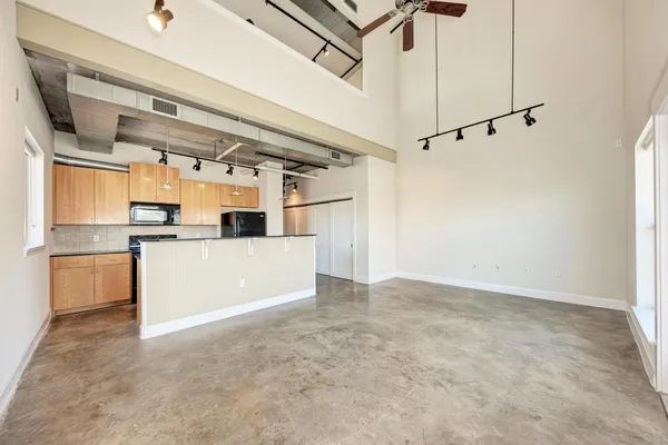$2,900 | 807 East 14th Street, Unit 306, Austin, TX 78702
