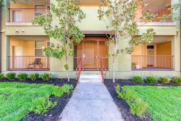 $2,900 | 807 East 14th Street, Unit 306, Austin, TX 78702