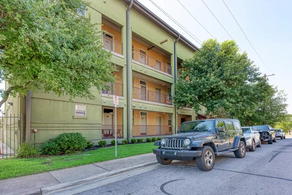 $2,900 | 807 East 14th Street, Unit 306, Austin, TX 78702