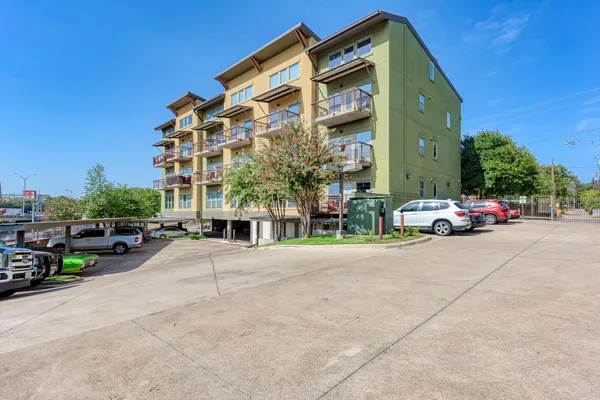 $2,900 | 807 East 14th Street, Unit 306, Austin, TX 78702