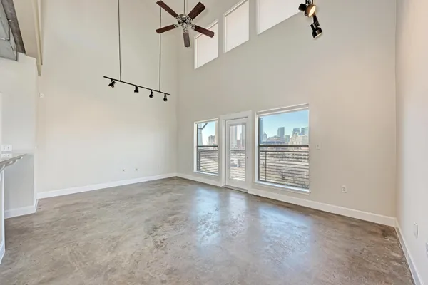 $2,900 | 807 East 14th Street, Unit 306, Austin, TX 78702