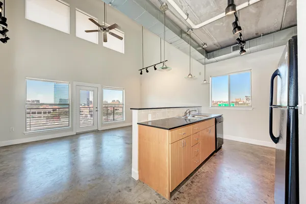 $2,900 | 807 East 14th Street, Unit 306, Austin, TX 78702
