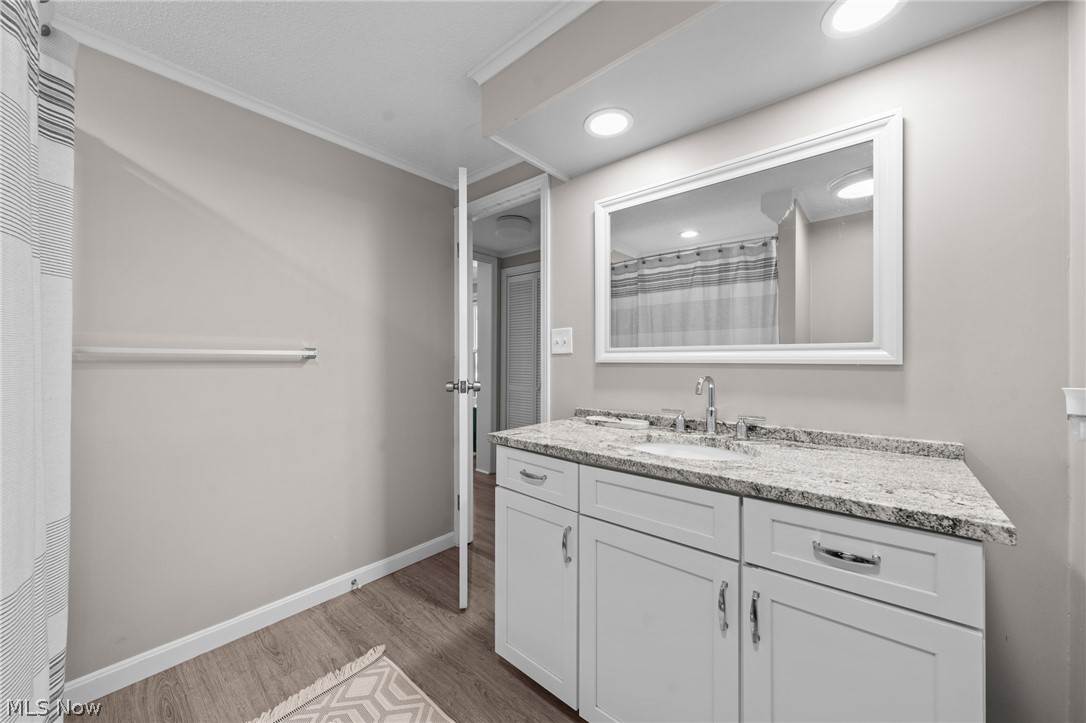 988 Som Center Road, Unit E2 Cleveland, OH 44143 - Photo 34 of 49