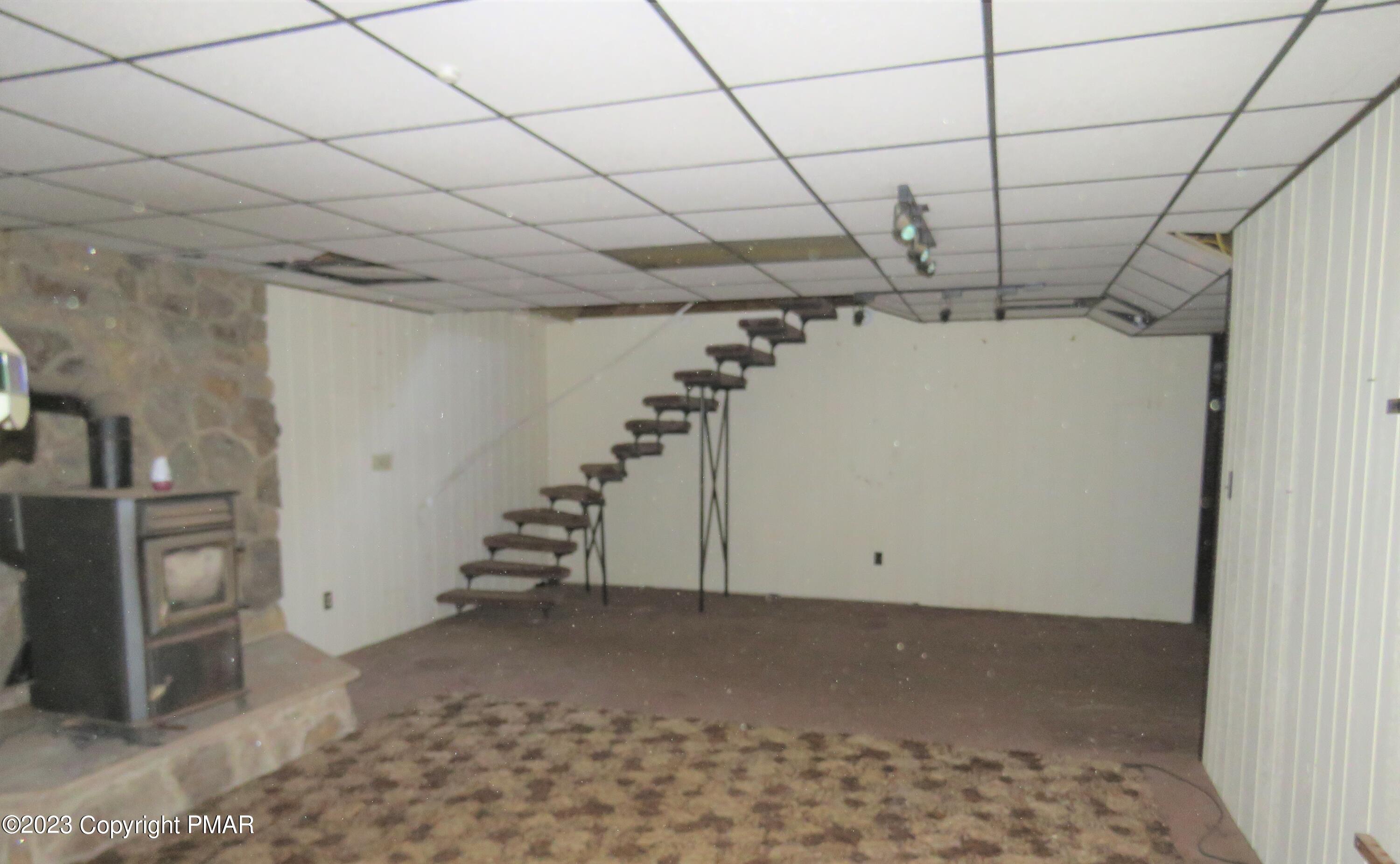 2653 Mountain Road Slatington, PA 18080 - Photo 5 of 19 a view of a garage