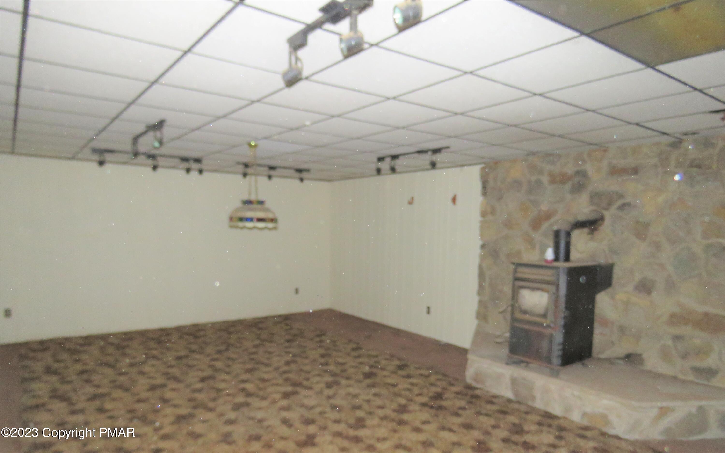 2653 Mountain Road Slatington, PA 18080 - Photo 6 of 19 a view of a garage
