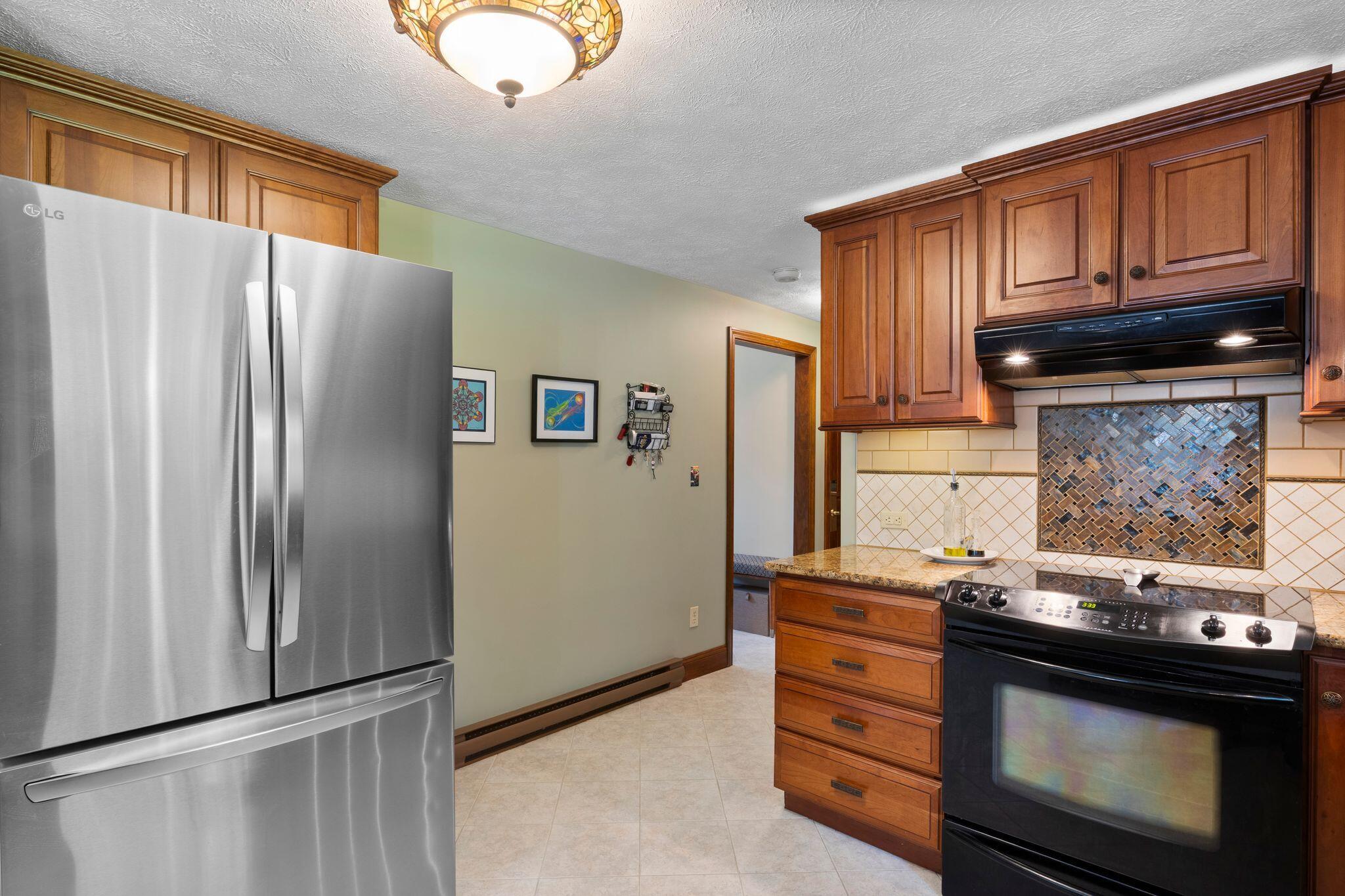 190 Glenwood Road Wells, ME 04090 - Photo 17 of 56 Kitchen