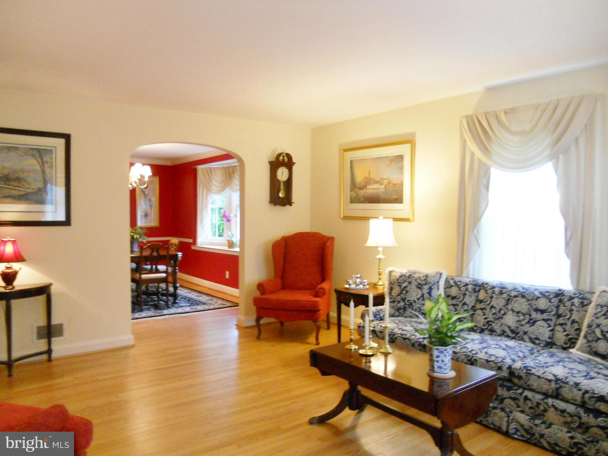 417 Chumleigh Road Baltimore, MD 21212 - Photo 3 of 16 Living Room