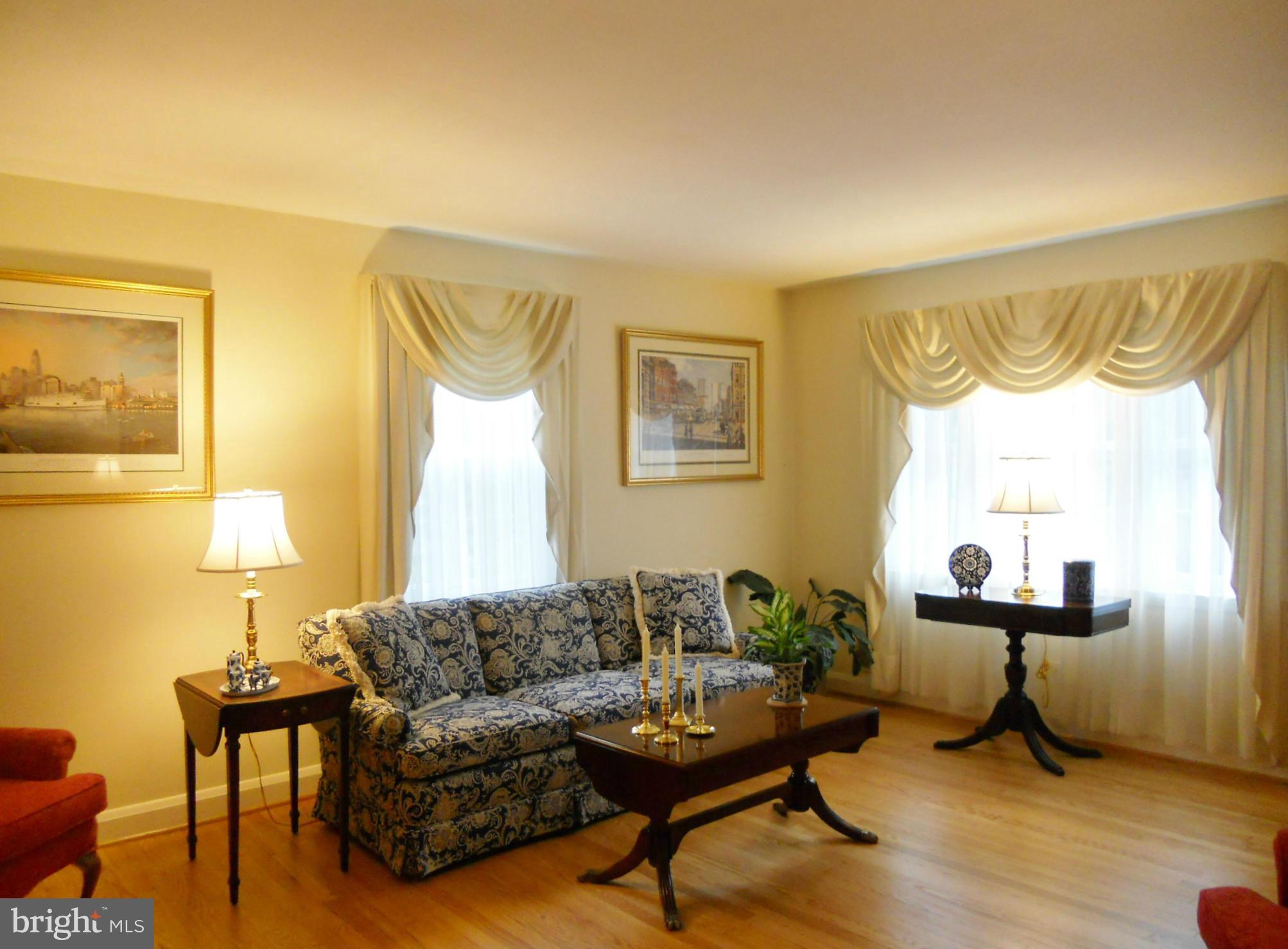 417 Chumleigh Road Baltimore, MD 21212 - Photo 4 of 16 Living Room