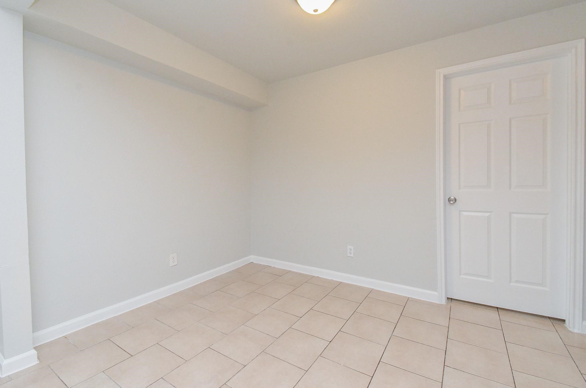 2118 Thonig Road, Unit B Houston, TX 77055 - Photo 22 of 28 Gallery Image 22