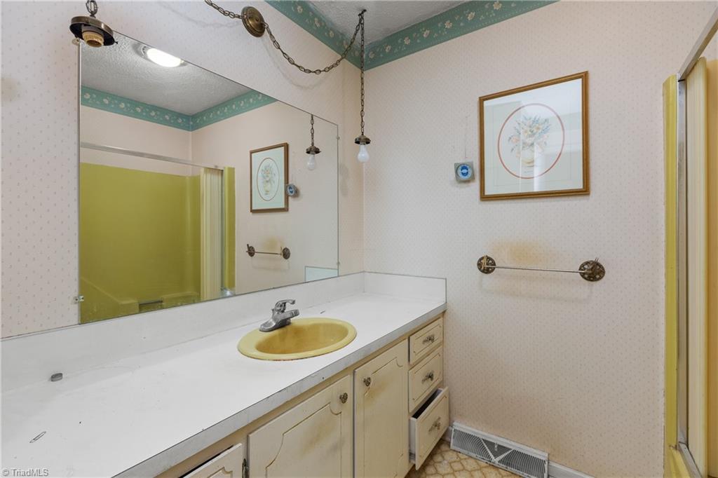 3929 Center Road Jonesville, NC 28642 - Photo 23 of 44 Gallery Image 23