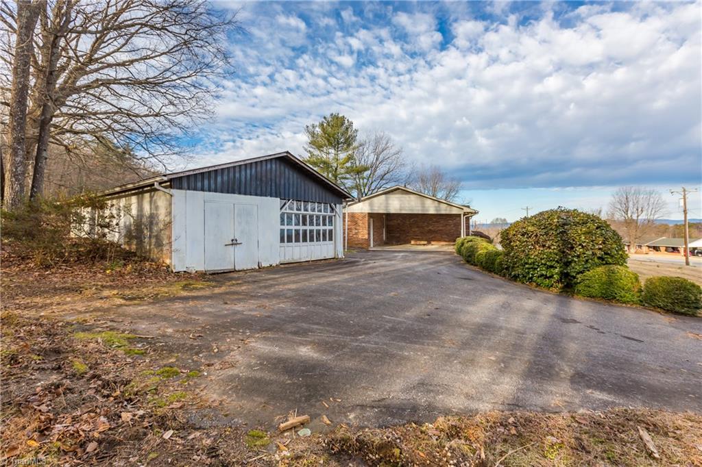 3929 Center Road Jonesville, NC 28642 - Photo 8 of 44 Gallery Image 8