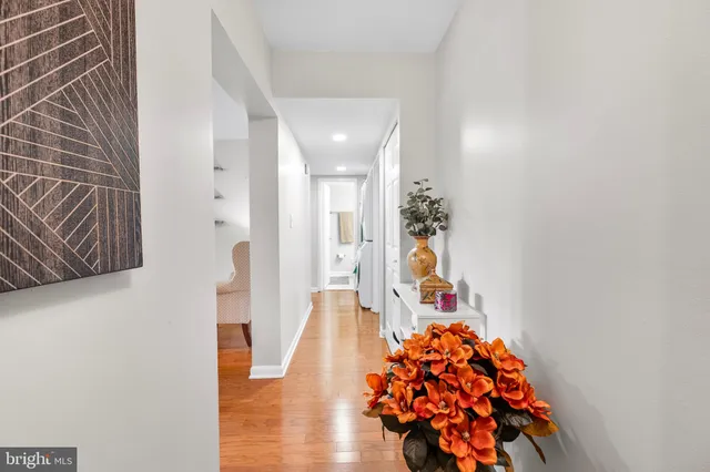 view of livingroom with wooden floor