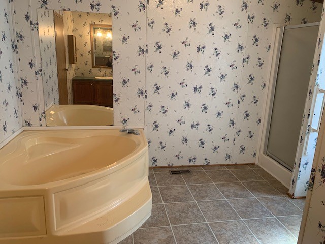 890 Bell Road Watertown, TN 37184 - Photo 28 of 62 a bathroom with a bathtub