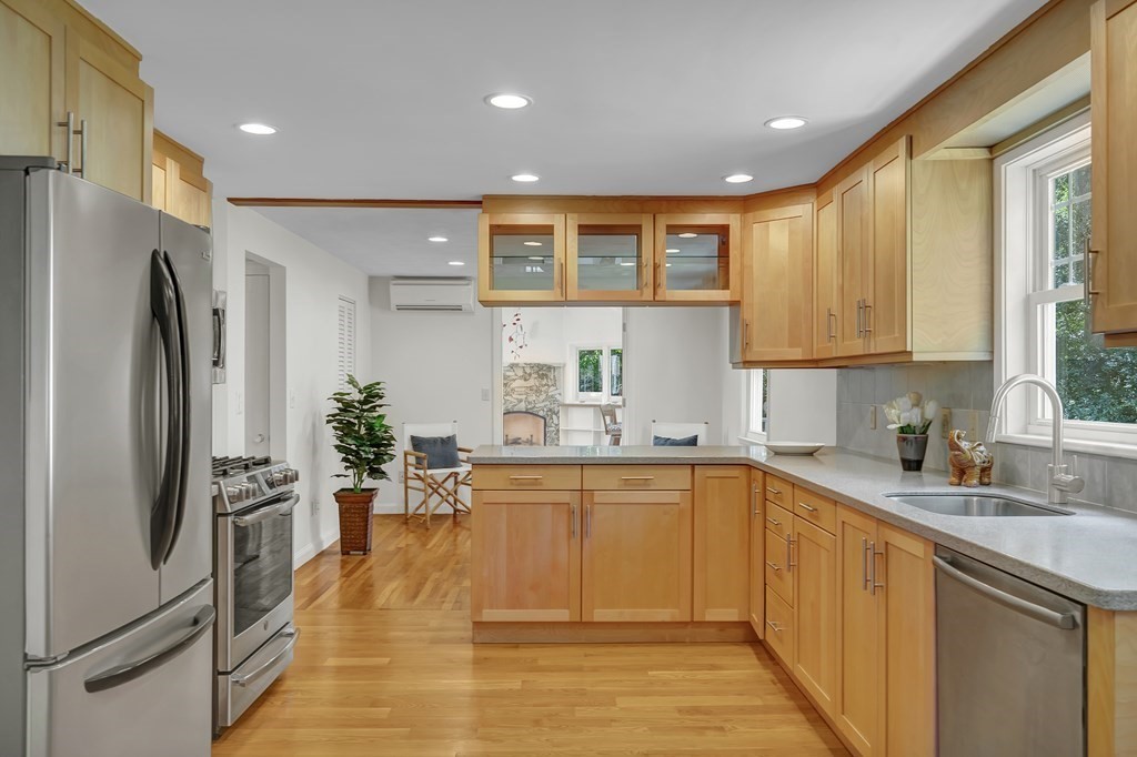 10 Pine Hill Road Bedford, MA 01730 - Photo 8 of 25 Gallery Image 8