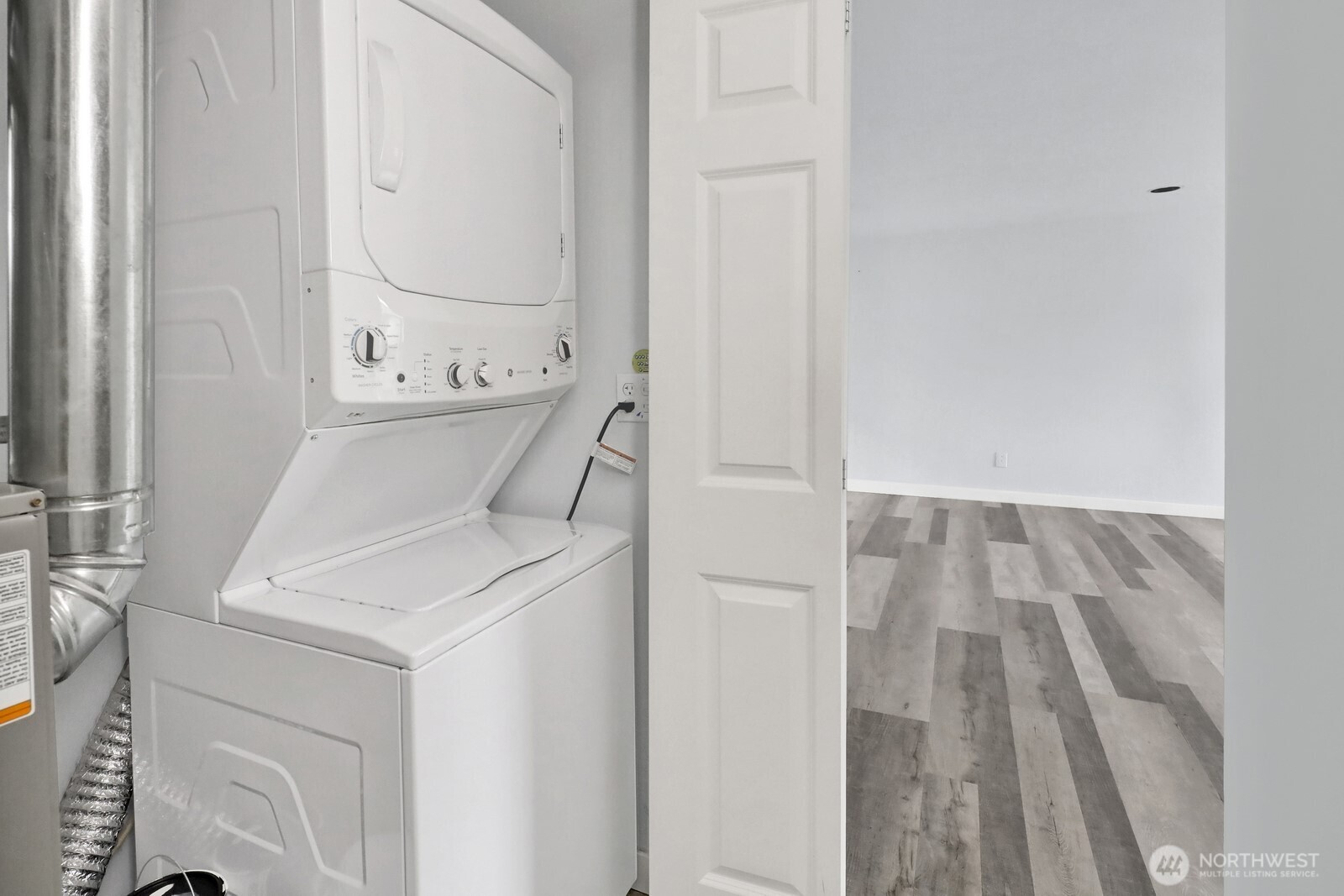 1502 Burrows Court Anacortes, WA 98221 - Photo 9 of 15 a utility room with dryer and washer
