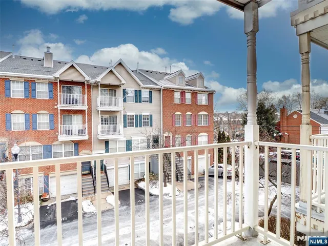 $400,000 | 42 Krueger Court, Unit 1305, Newark, NJ 07103