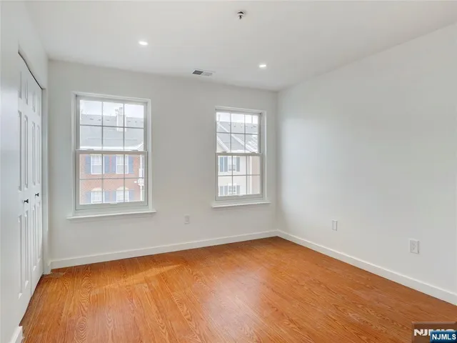 $400,000 | 42 Krueger Court, Unit 1305, Newark, NJ 07103