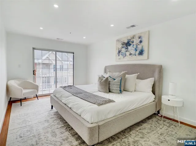 $400,000 | 42 Krueger Court, Unit 1305, Newark, NJ 07103