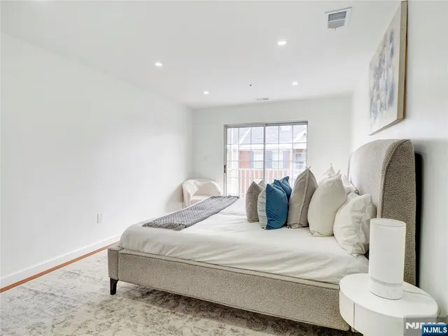 $400,000 | 42 Krueger Court, Unit 1305, Newark, NJ 07103