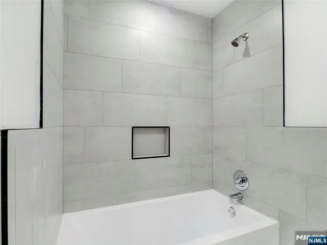 $400,000 | 42 Krueger Court, Unit 1305, Newark, NJ 07103